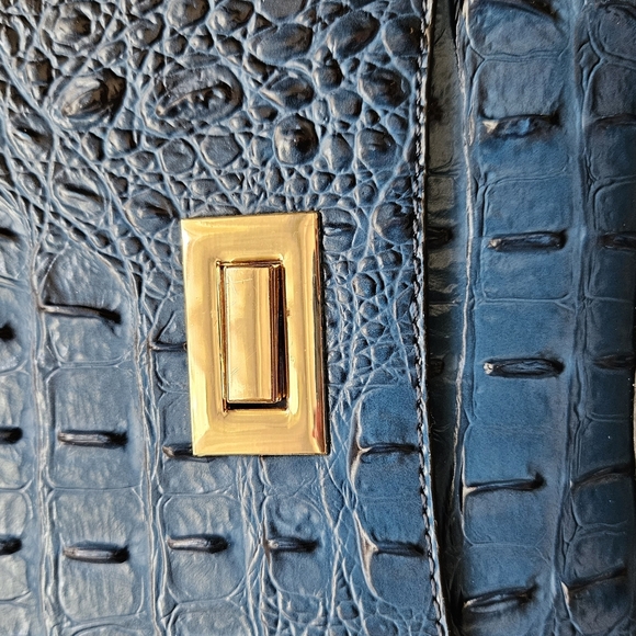 Elegant Black Croc-Embossed Women's Bag - Picture 4 of 5